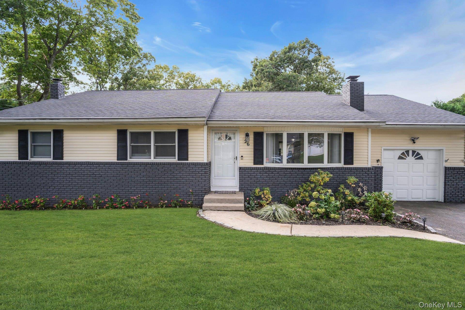 26 Williams AVE, Holtsville, NY 11742