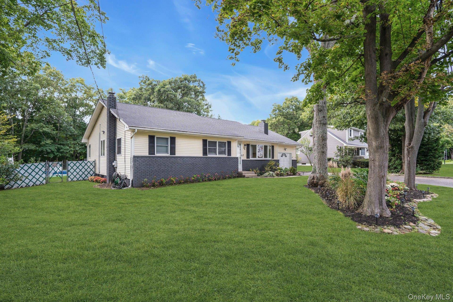 26 Williams AVE, Holtsville, NY 11742