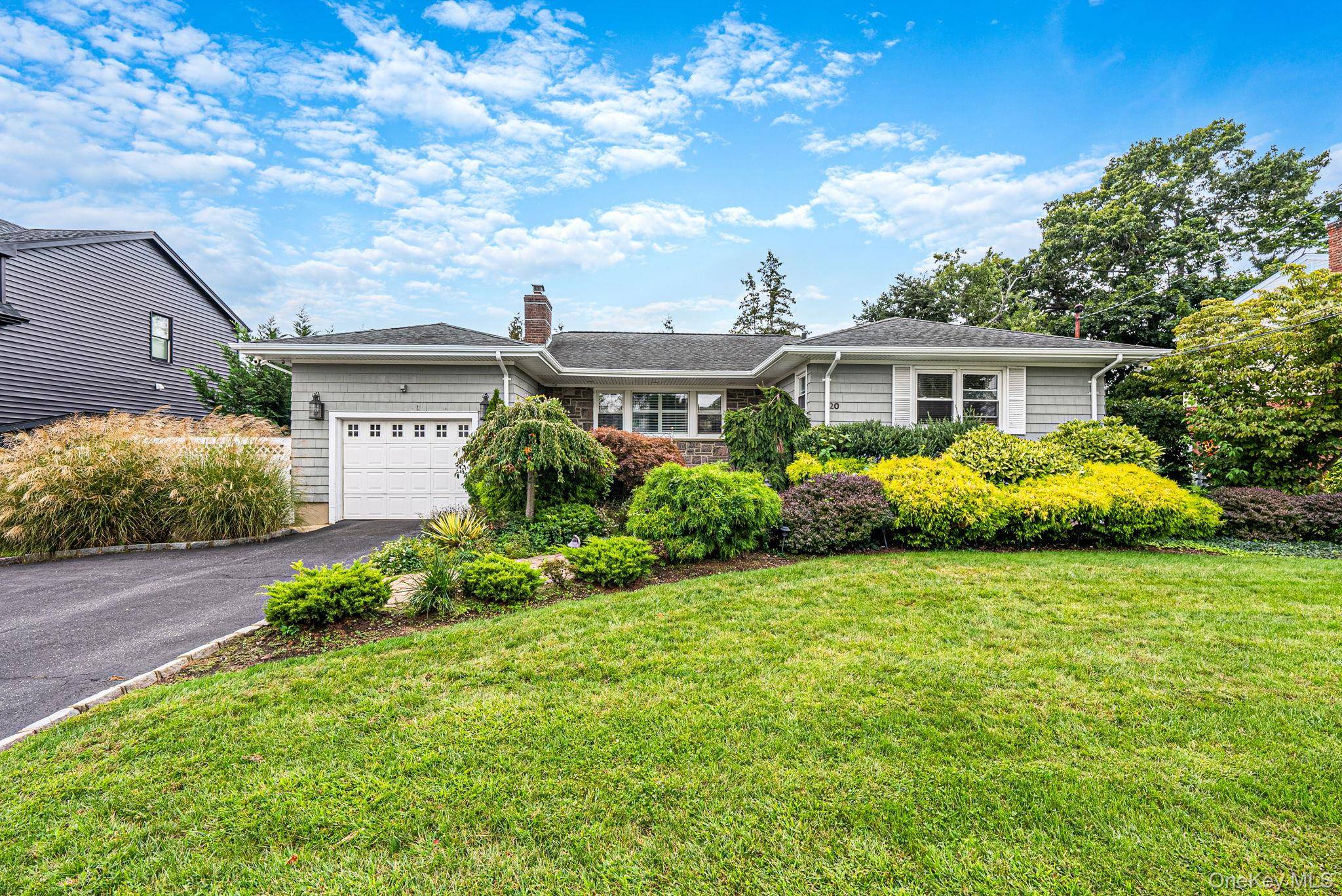 20 Argonne PL, Massapequa, NY 11758
