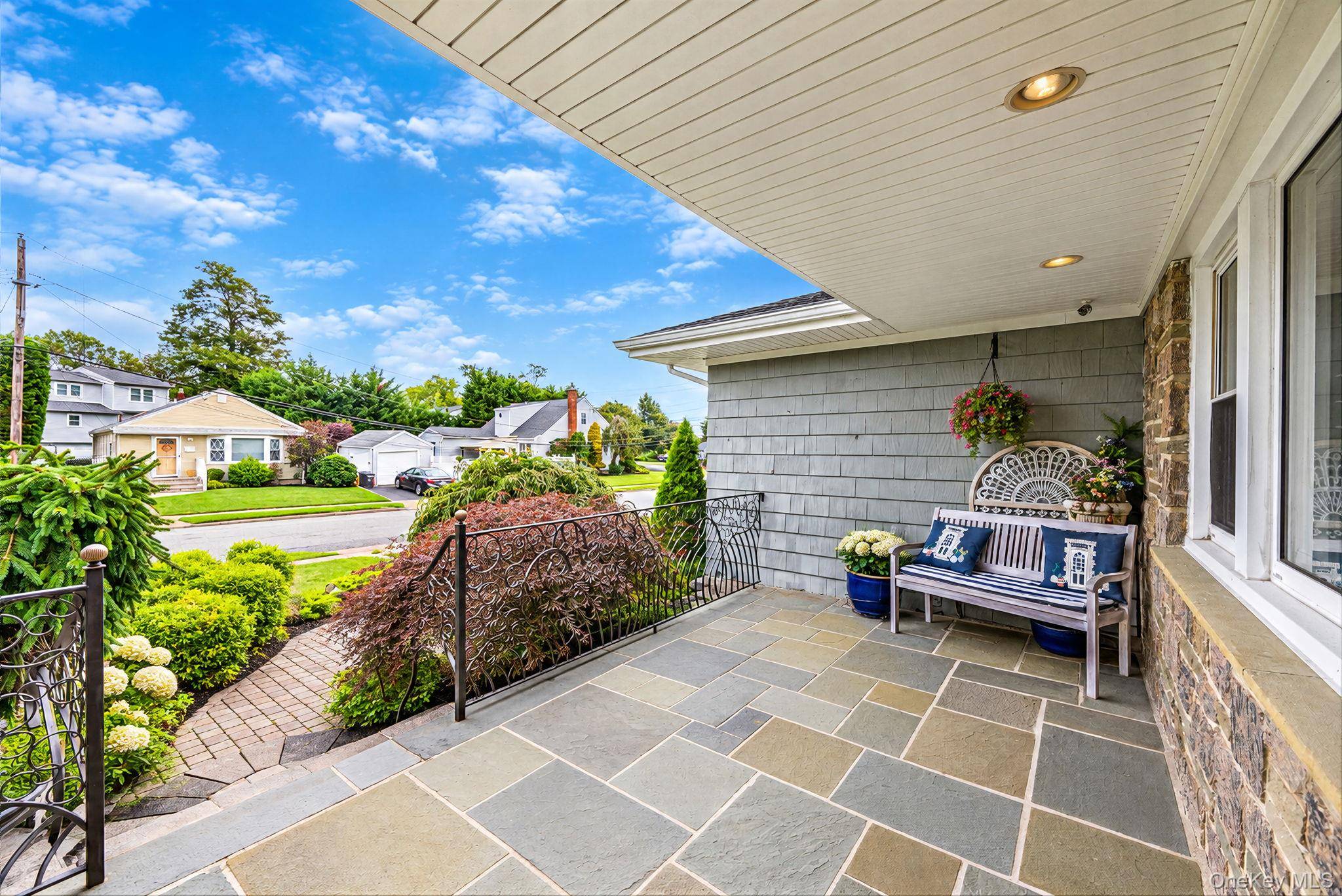 20 Argonne PL, Massapequa, NY 11758