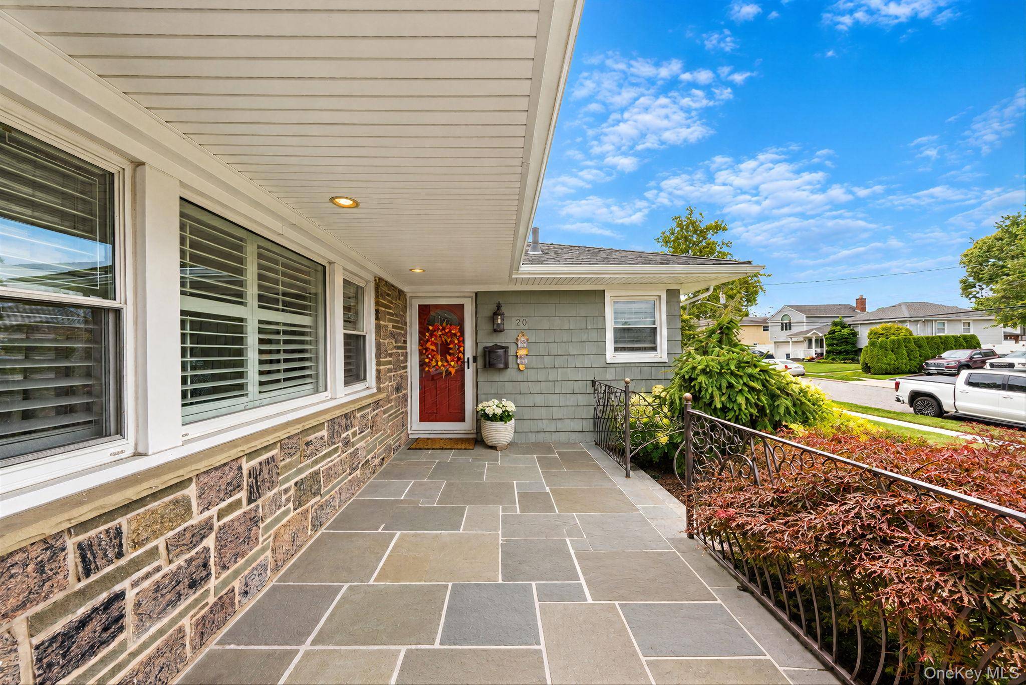 20 Argonne PL, Massapequa, NY 11758