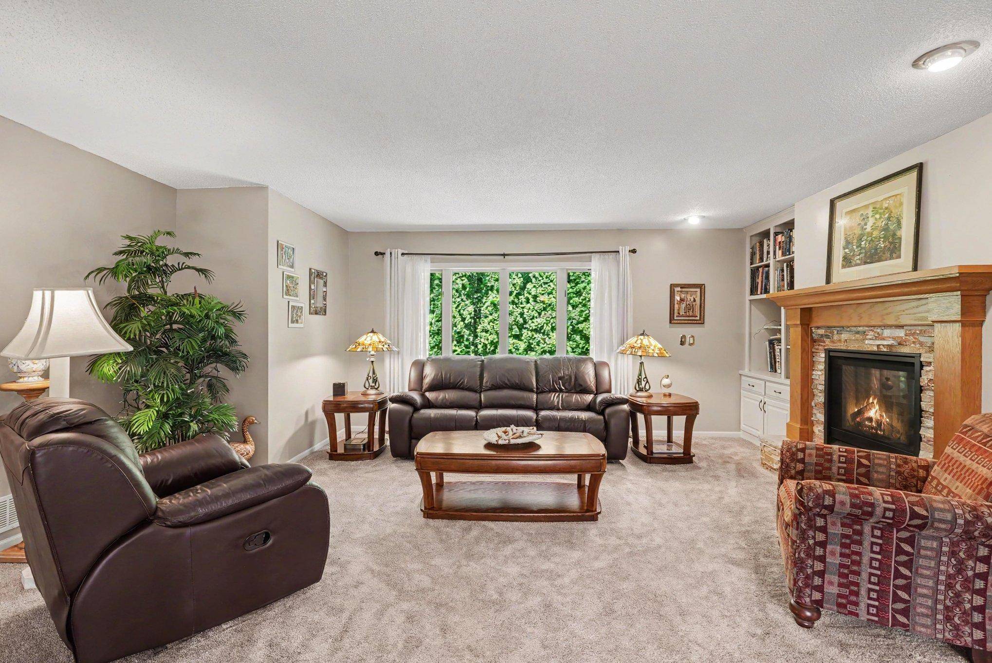 1513 Broken Oak CT, Lino Lakes, MN 55038