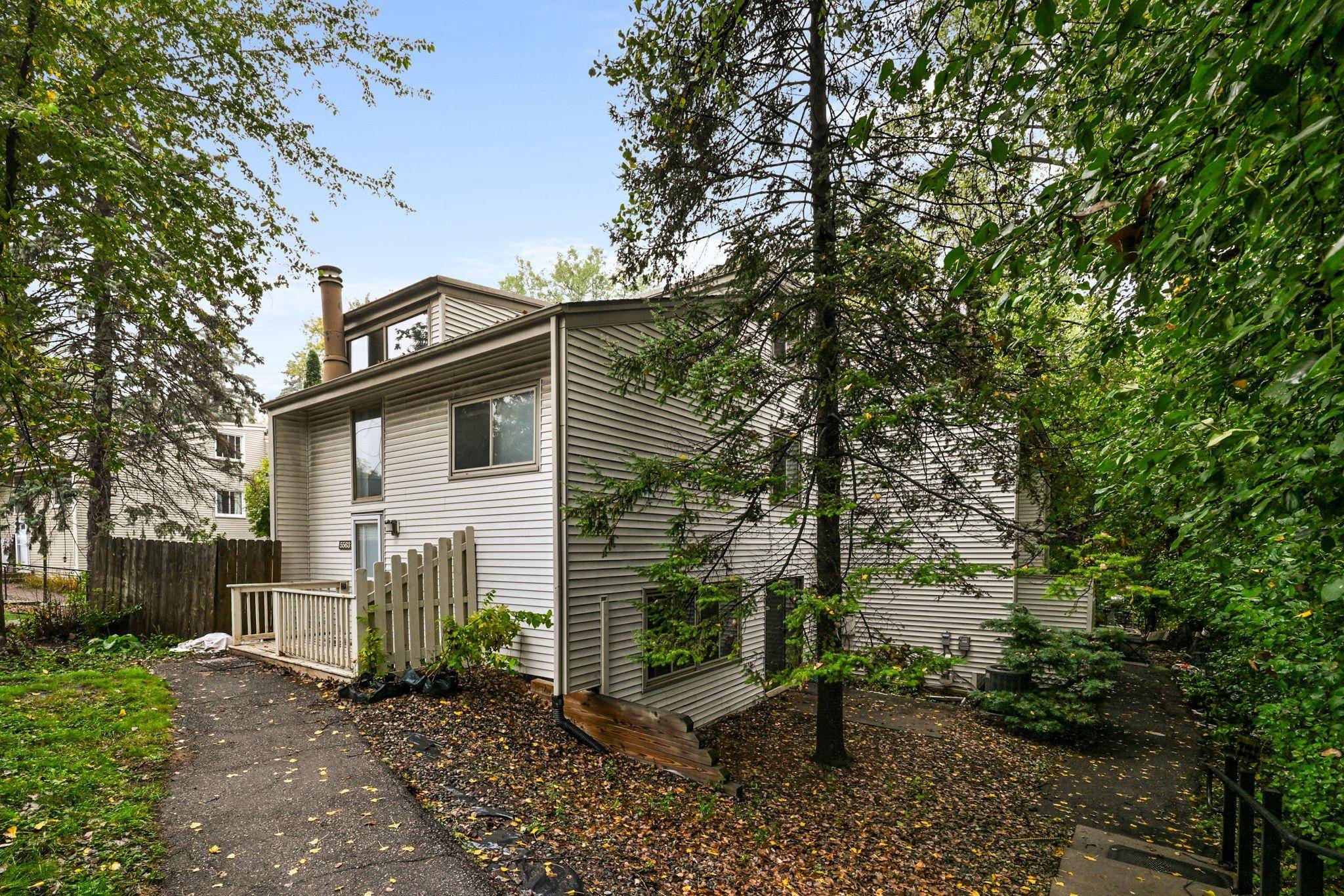 5563 E Bavarian PASS, Fridley, MN 55432