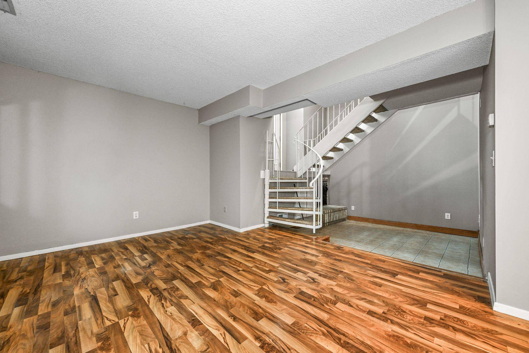 5563 E Bavarian PASS, Fridley, MN 55432