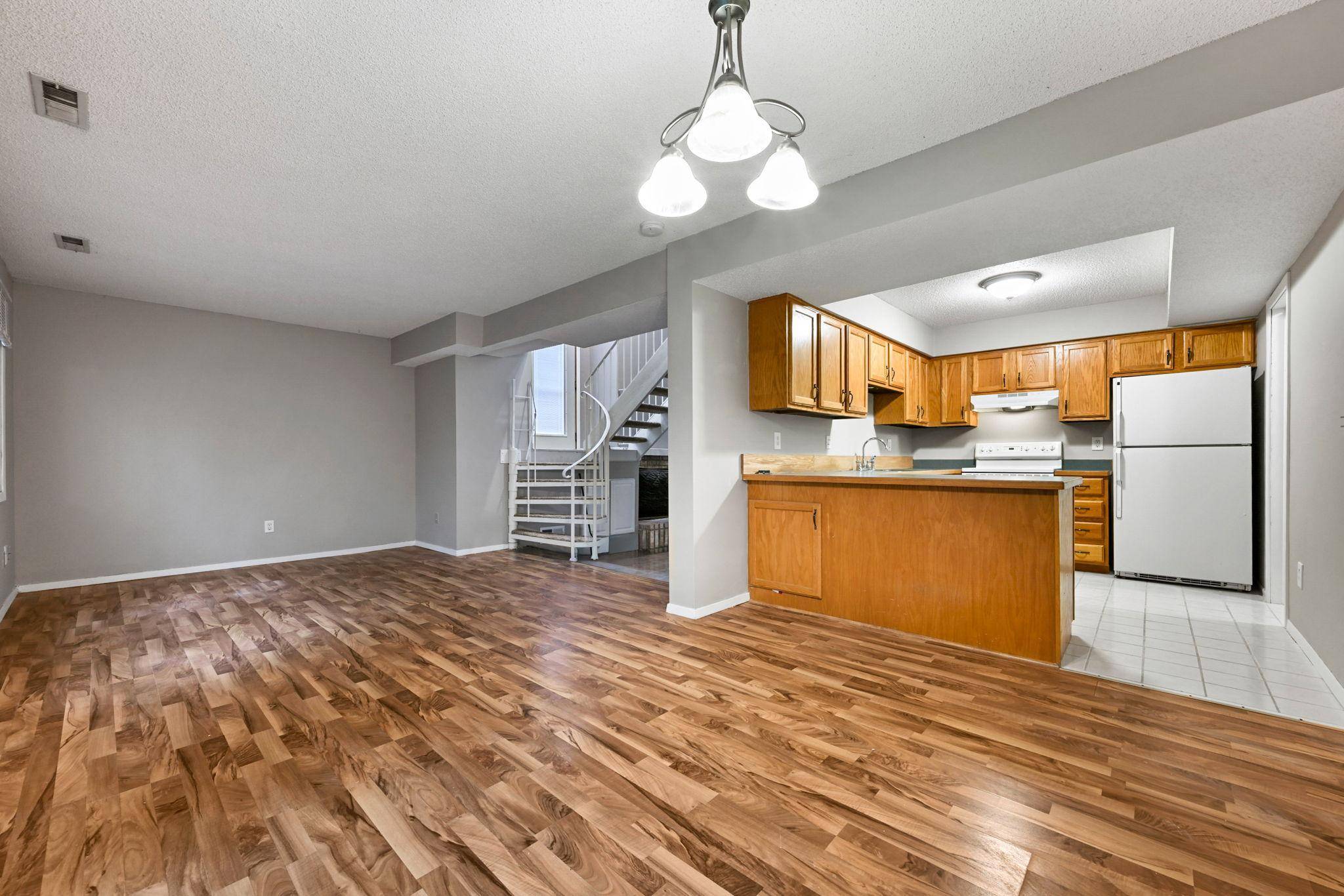 5563 E Bavarian PASS, Fridley, MN 55432