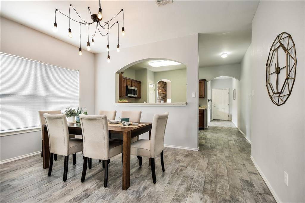 242 Amber Oak DR, Kyle, TX 78640