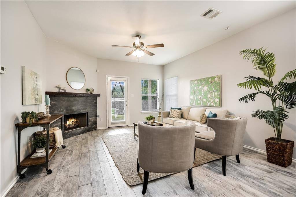 242 Amber Oak DR, Kyle, TX 78640