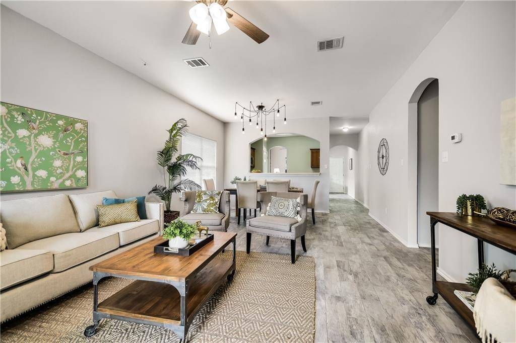 242 Amber Oak DR, Kyle, TX 78640