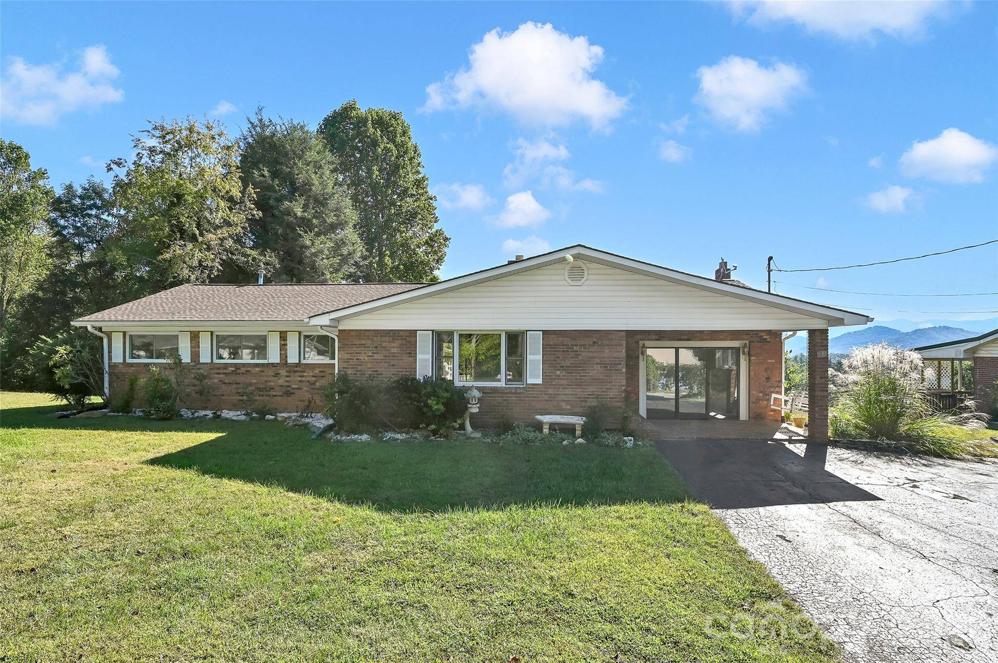 111 Woodland DR, Mars Hill, NC 28754