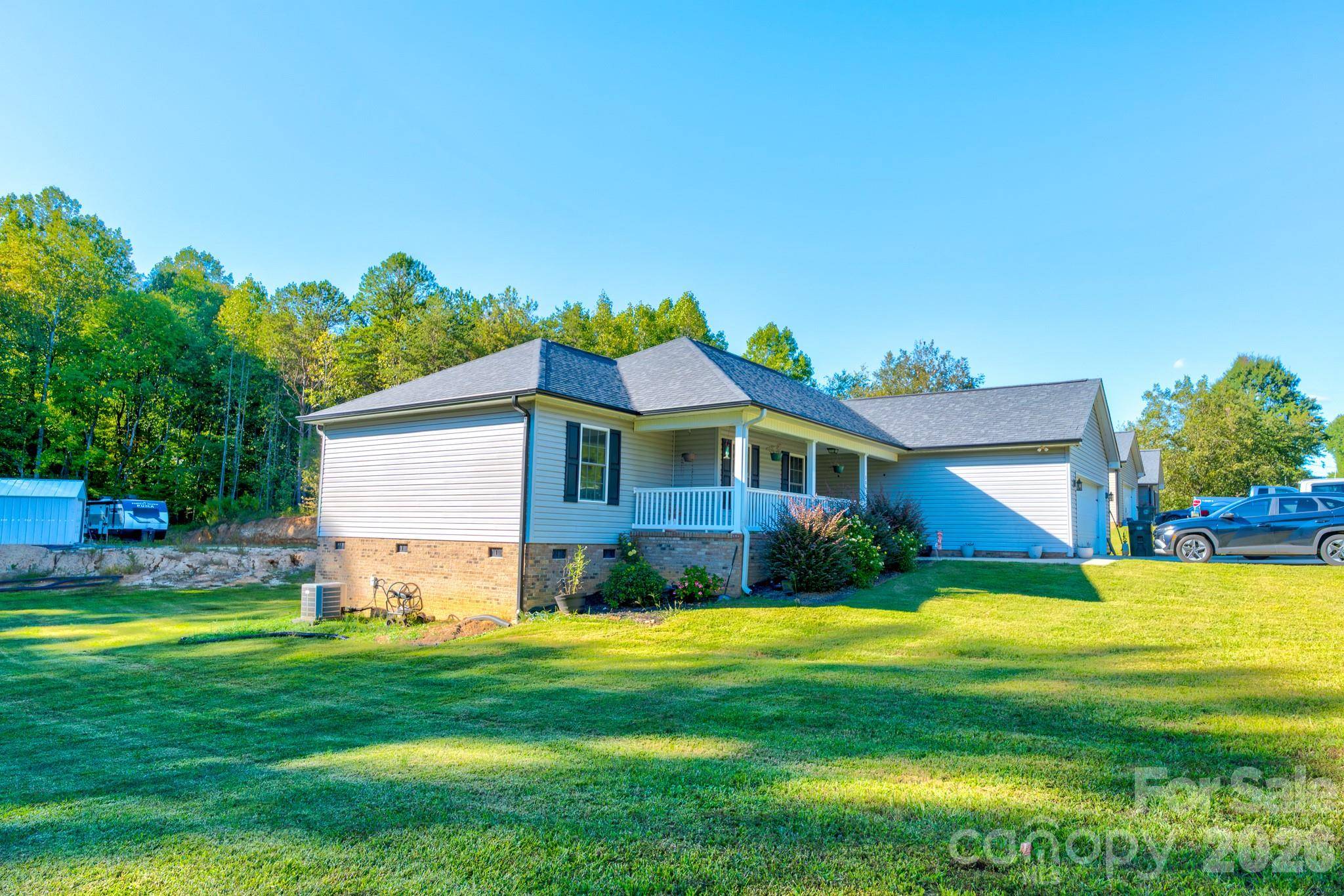 301 Delview DR, Cherryville, NC 28021