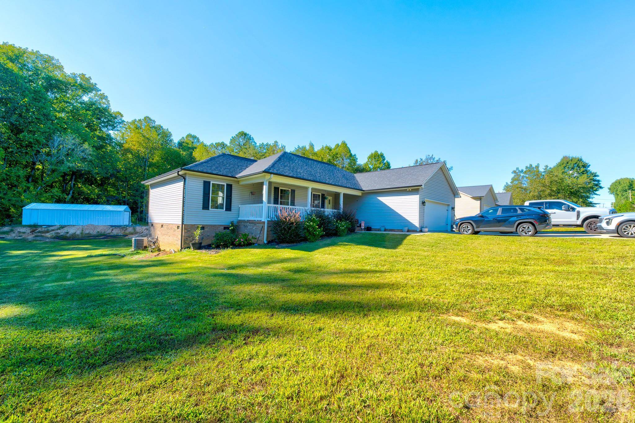 301 Delview DR, Cherryville, NC 28021