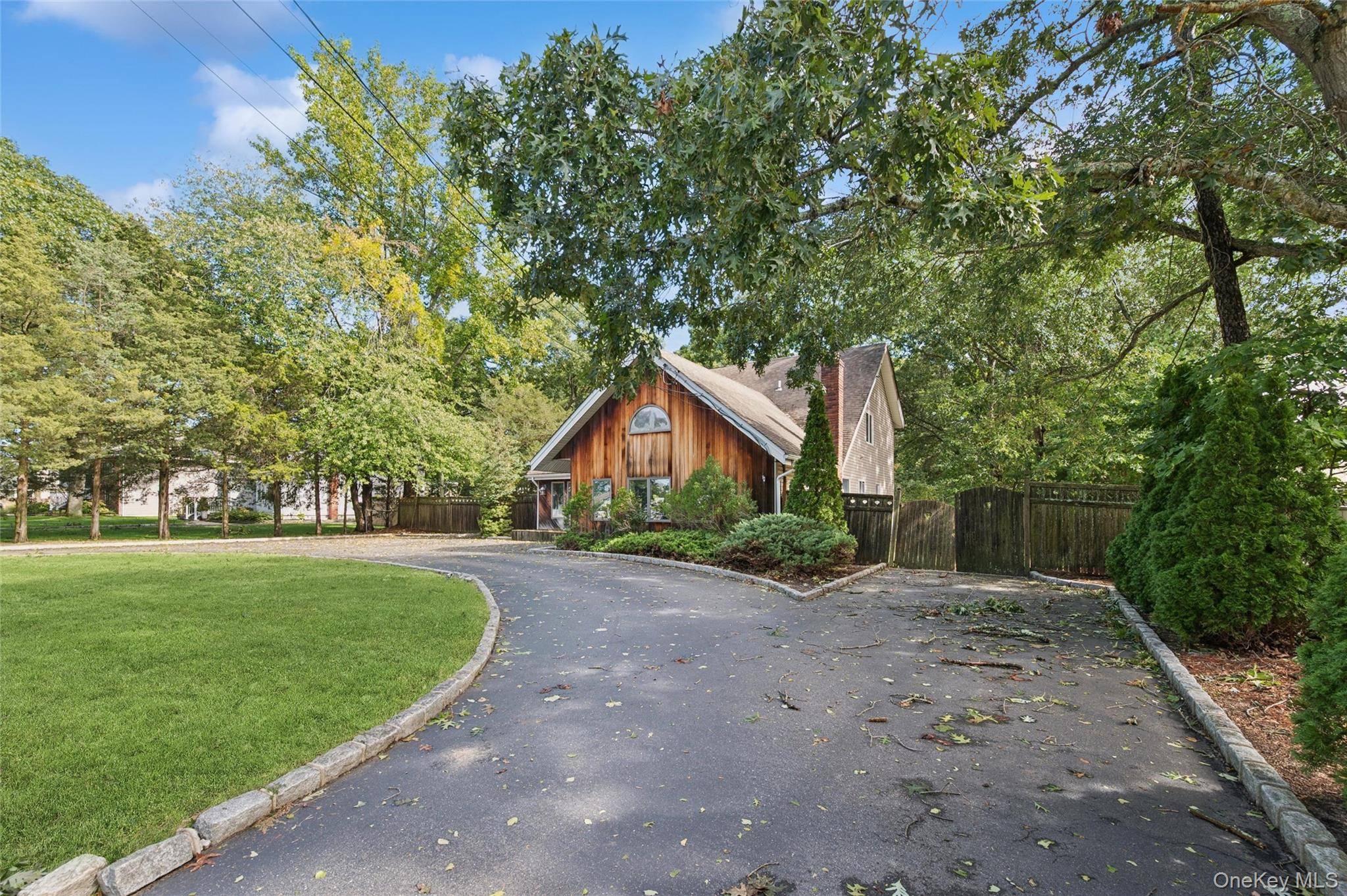 65 Morris AVE, Holtsville, NY 11742