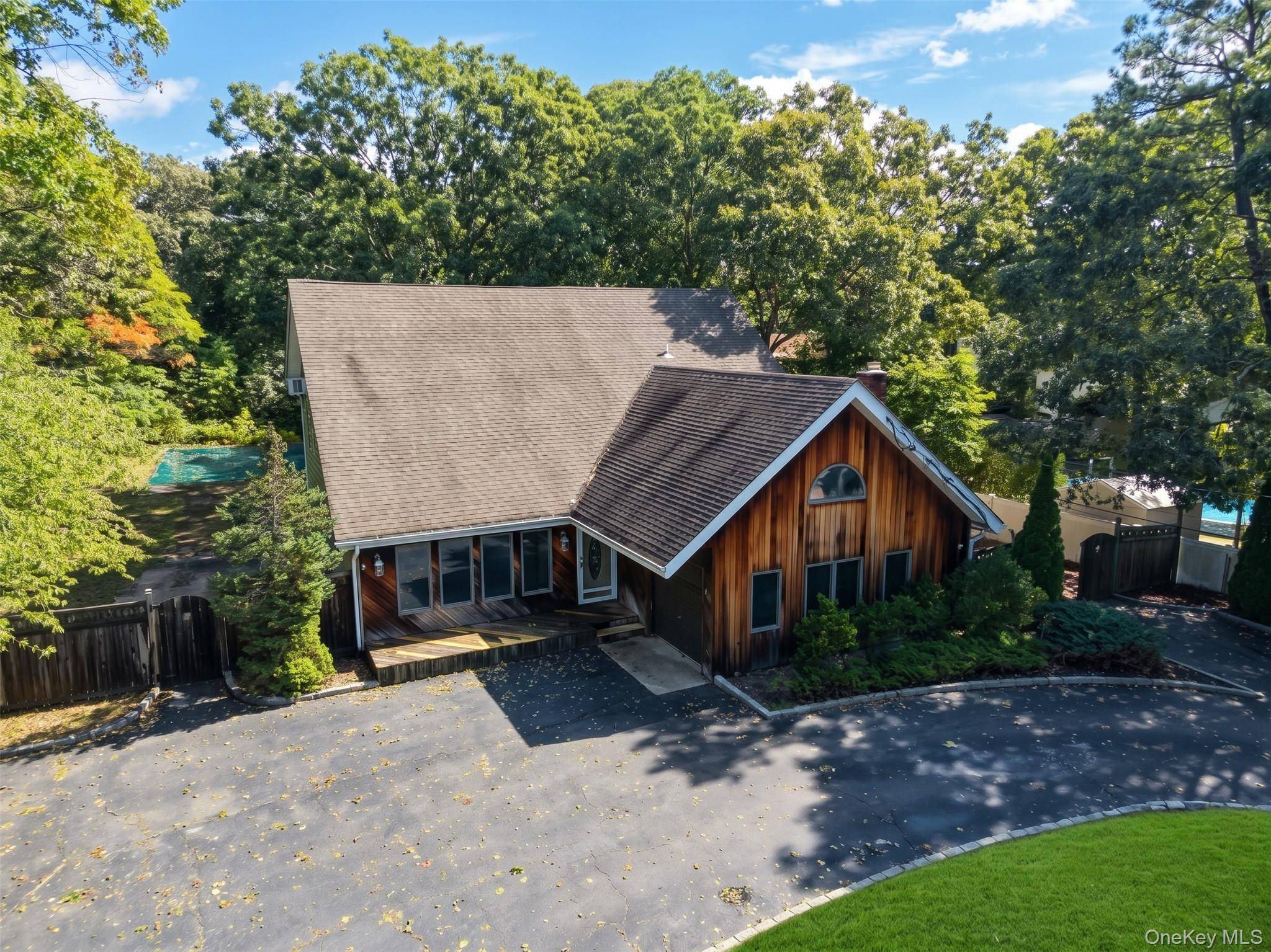 65 Morris AVE, Holtsville, NY 11742