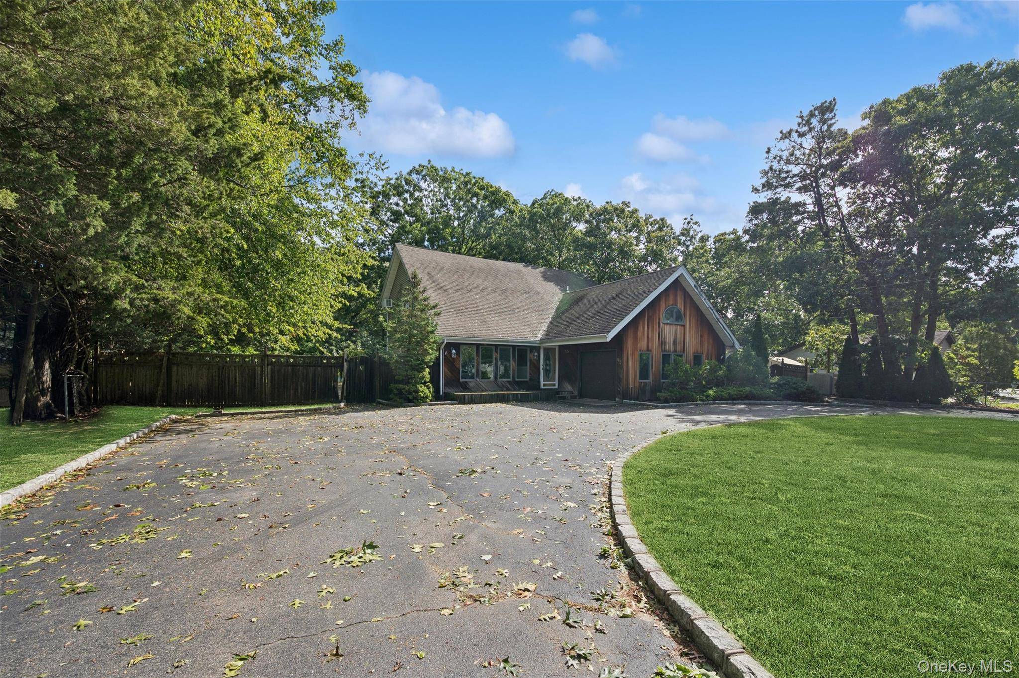 65 Morris AVE, Holtsville, NY 11742