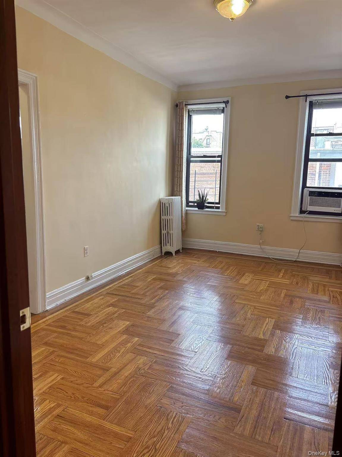 37-16 83 ST #3F, Flushing, NY 11372
