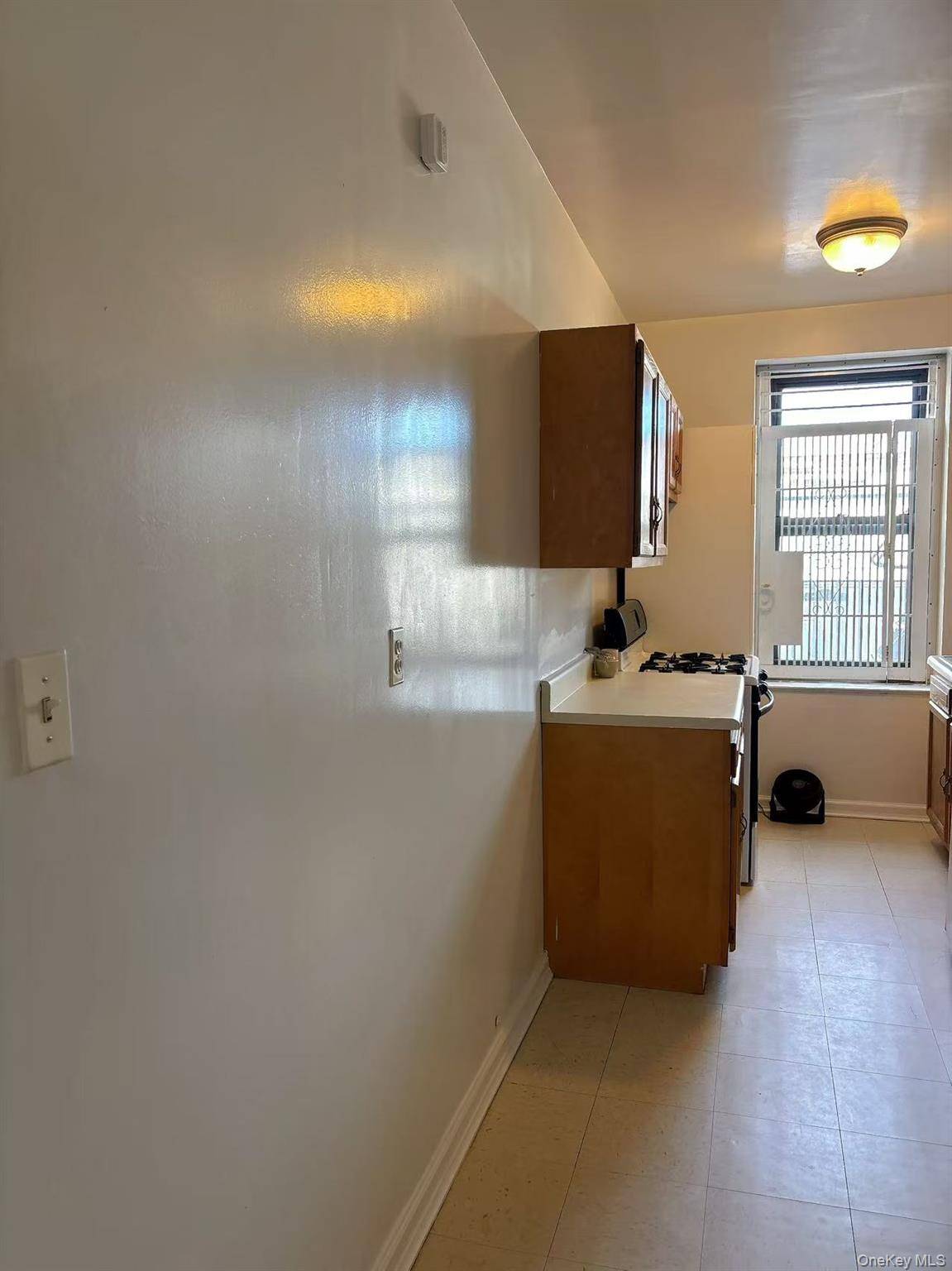 37-16 83 ST #3F, Flushing, NY 11372