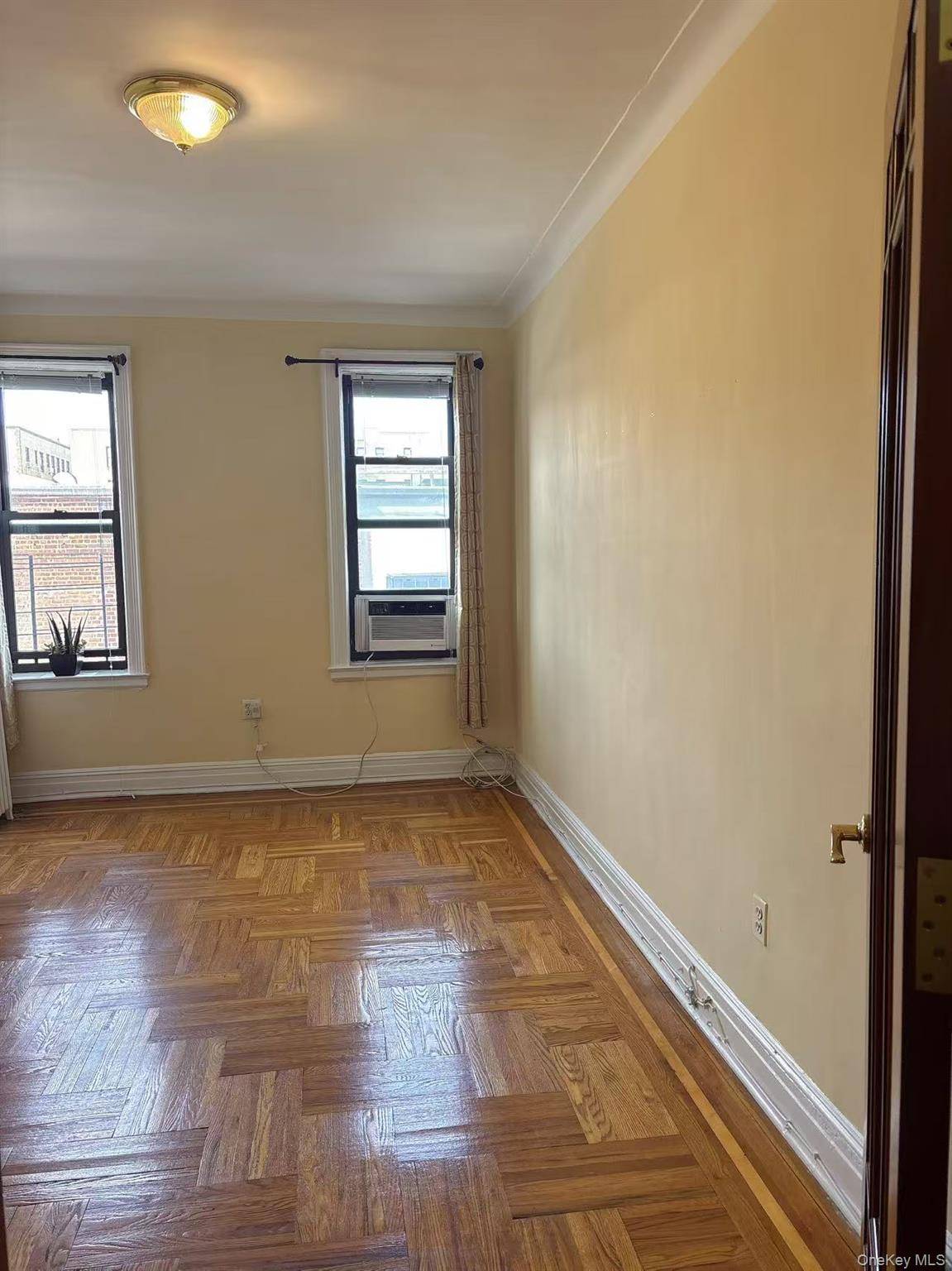 37-16 83 ST #3F, Flushing, NY 11372