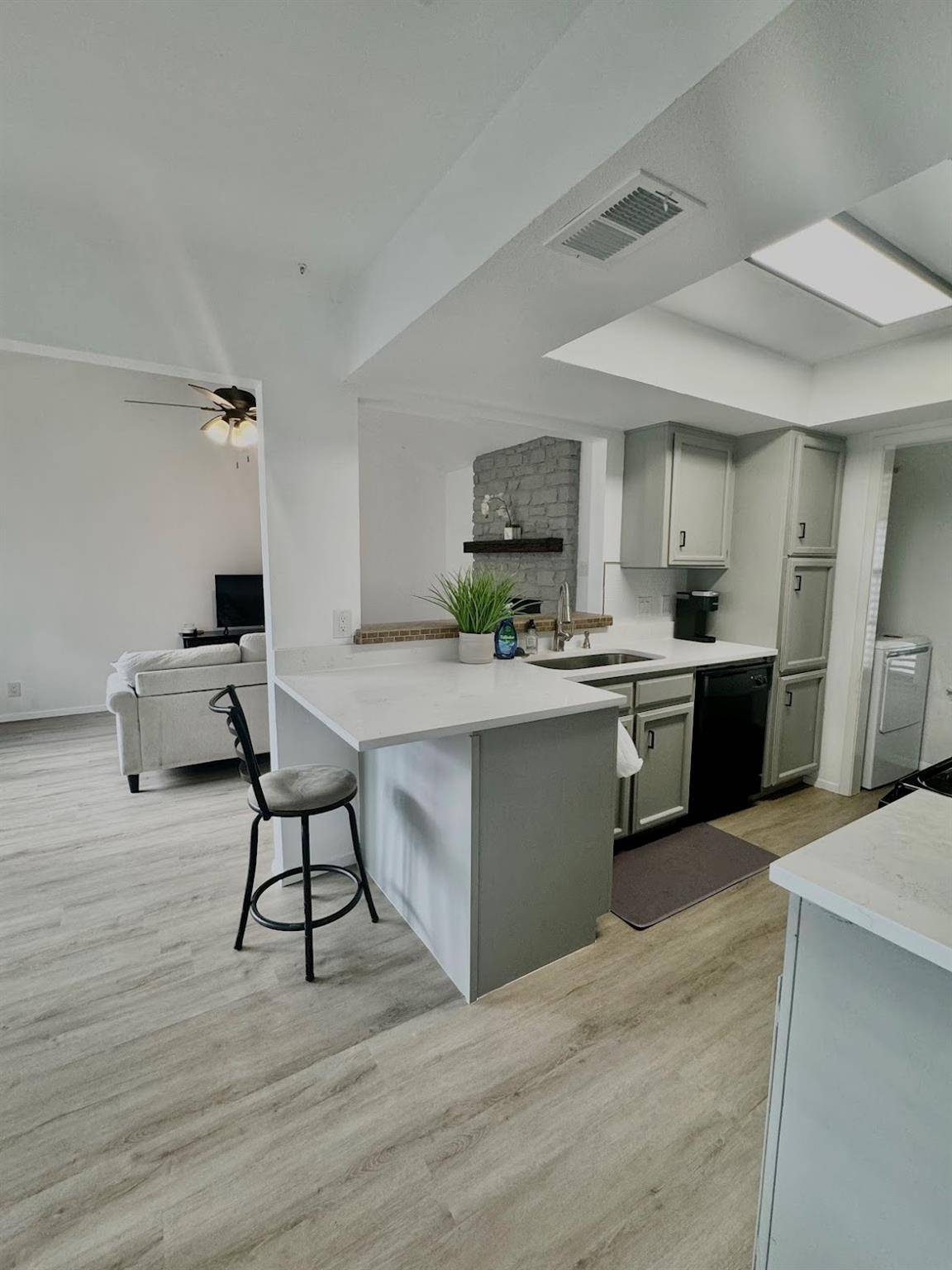 5509 Thunderbird ST #B, Lago Vista, TX 78645