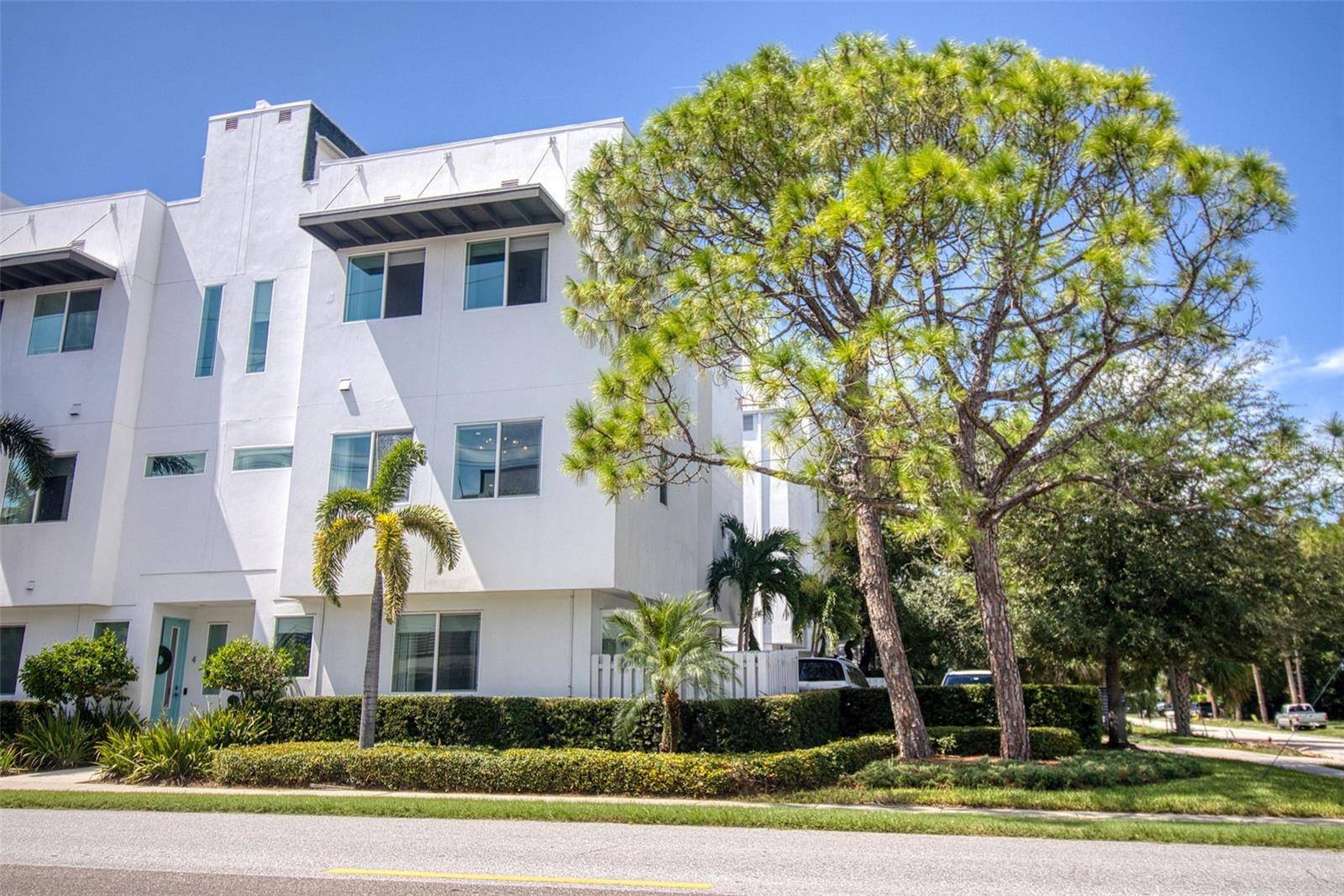 3100 W PAUL AVE #2, Tampa, FL 33611