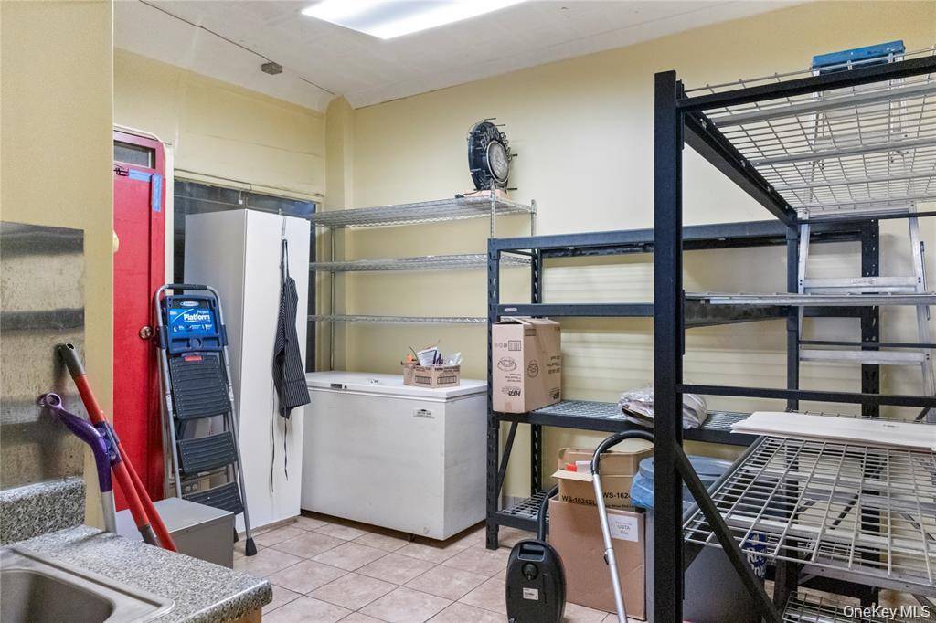 9-20 34th AVE, Long Island City, NY 11106