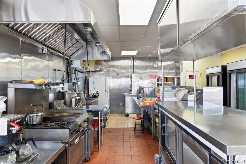 9-20 34th AVE, Long Island City, NY 11106