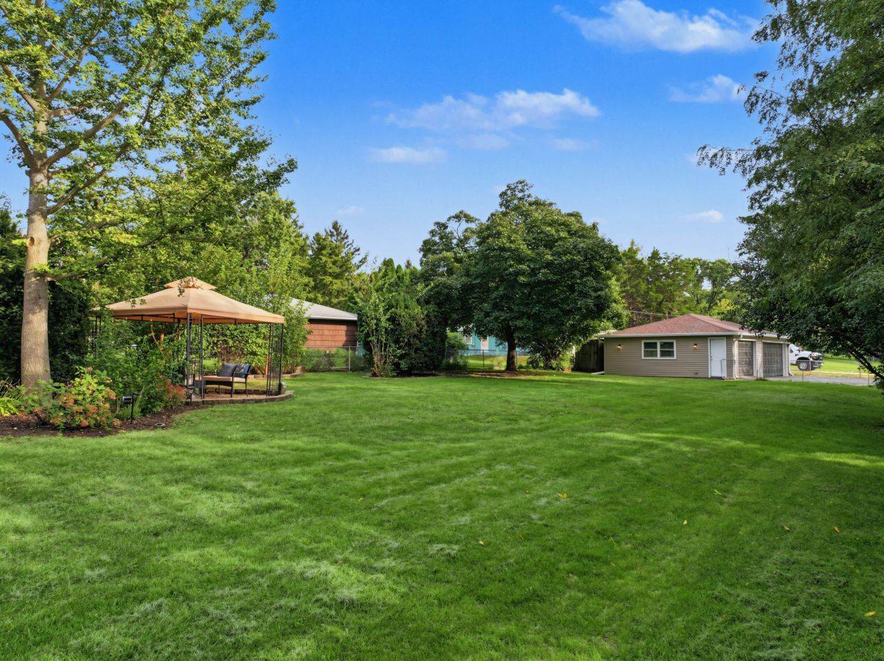 5601 Lee AVE, Downers Grove, IL 60516