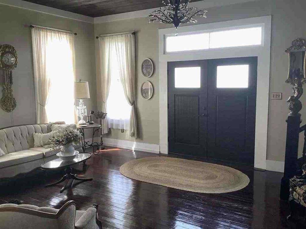 408 S Railroad Avenue, Calvert, TX 77837