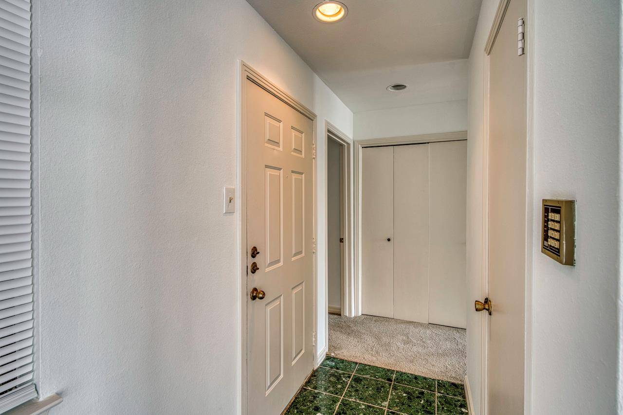 6810 Deatonhill DR #110, Austin, TX 78745