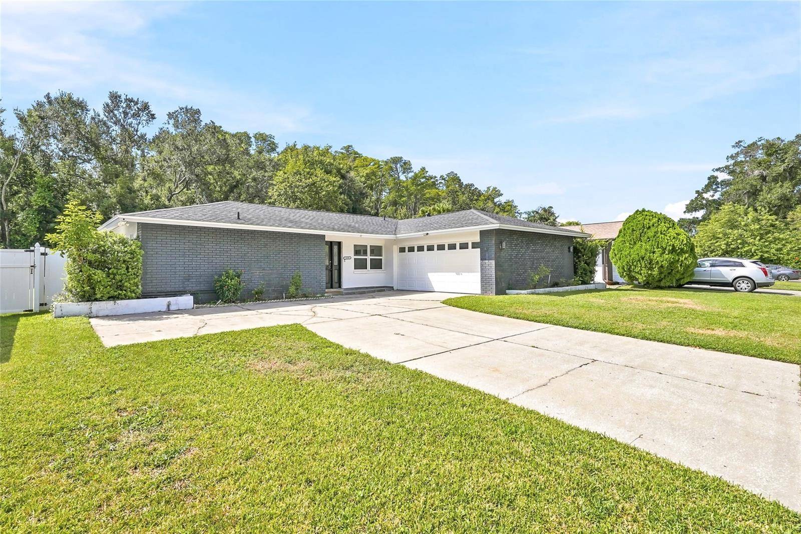 4206 WINDTREE DR, Tampa, FL 33624