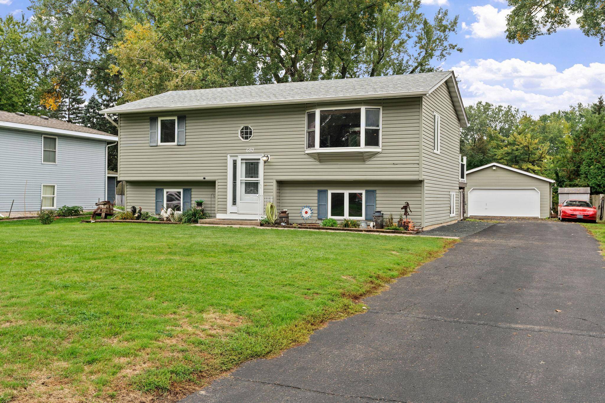 680 Hiawatha AVE, Vadnais Heights, MN 55127