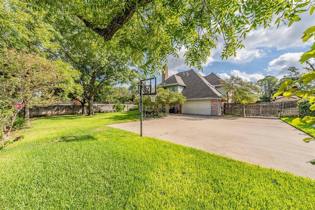 1500 Arrowhead Drive, Pantego, TX 76013