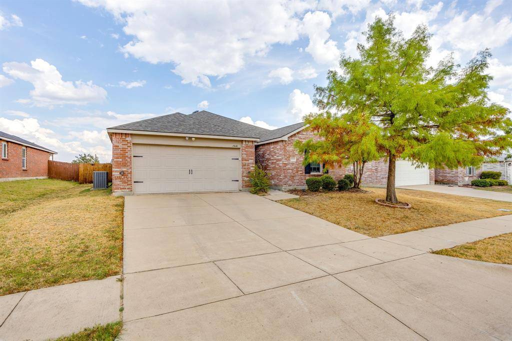 1204 Foxglove Lane, Burleson, TX 76028