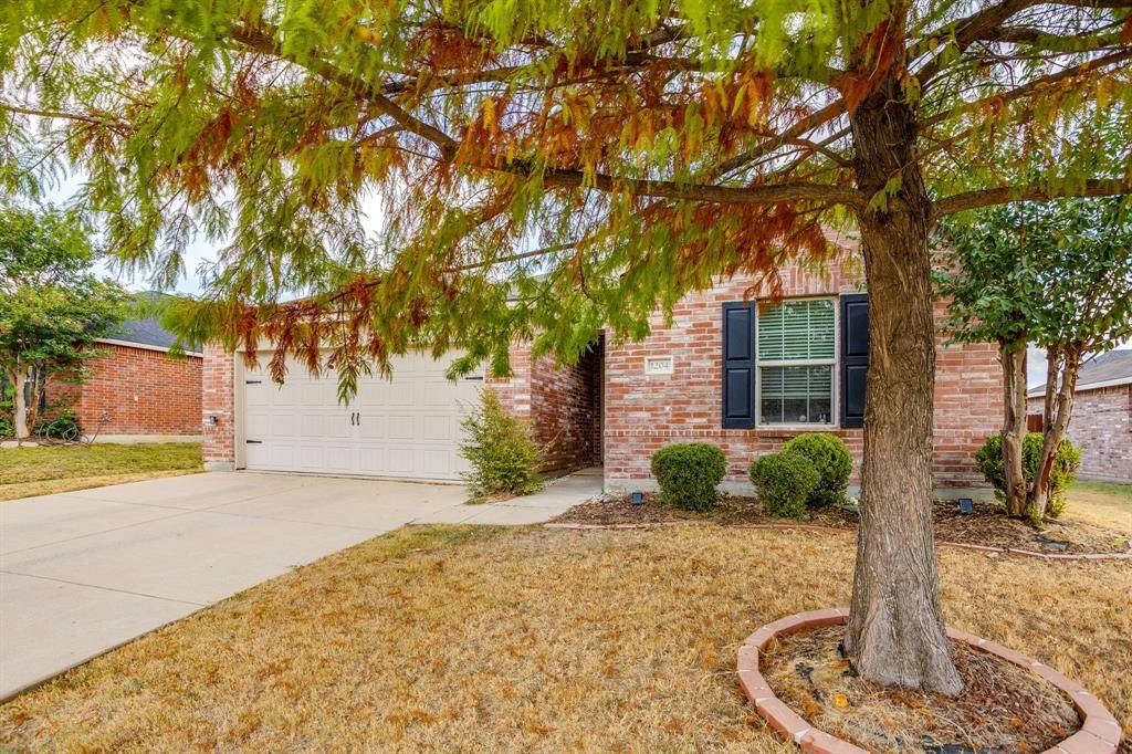1204 Foxglove Lane, Burleson, TX 76028