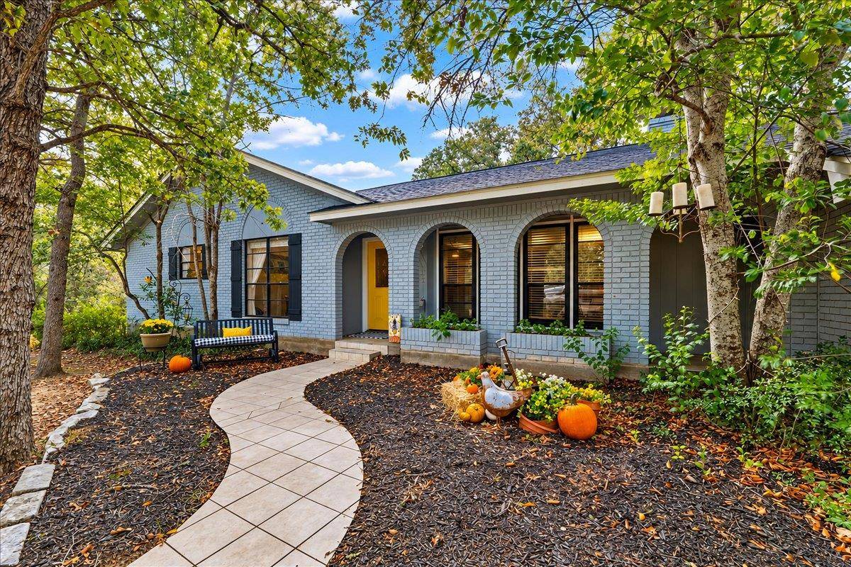 111 Post Oak DR, Elgin, TX 78621