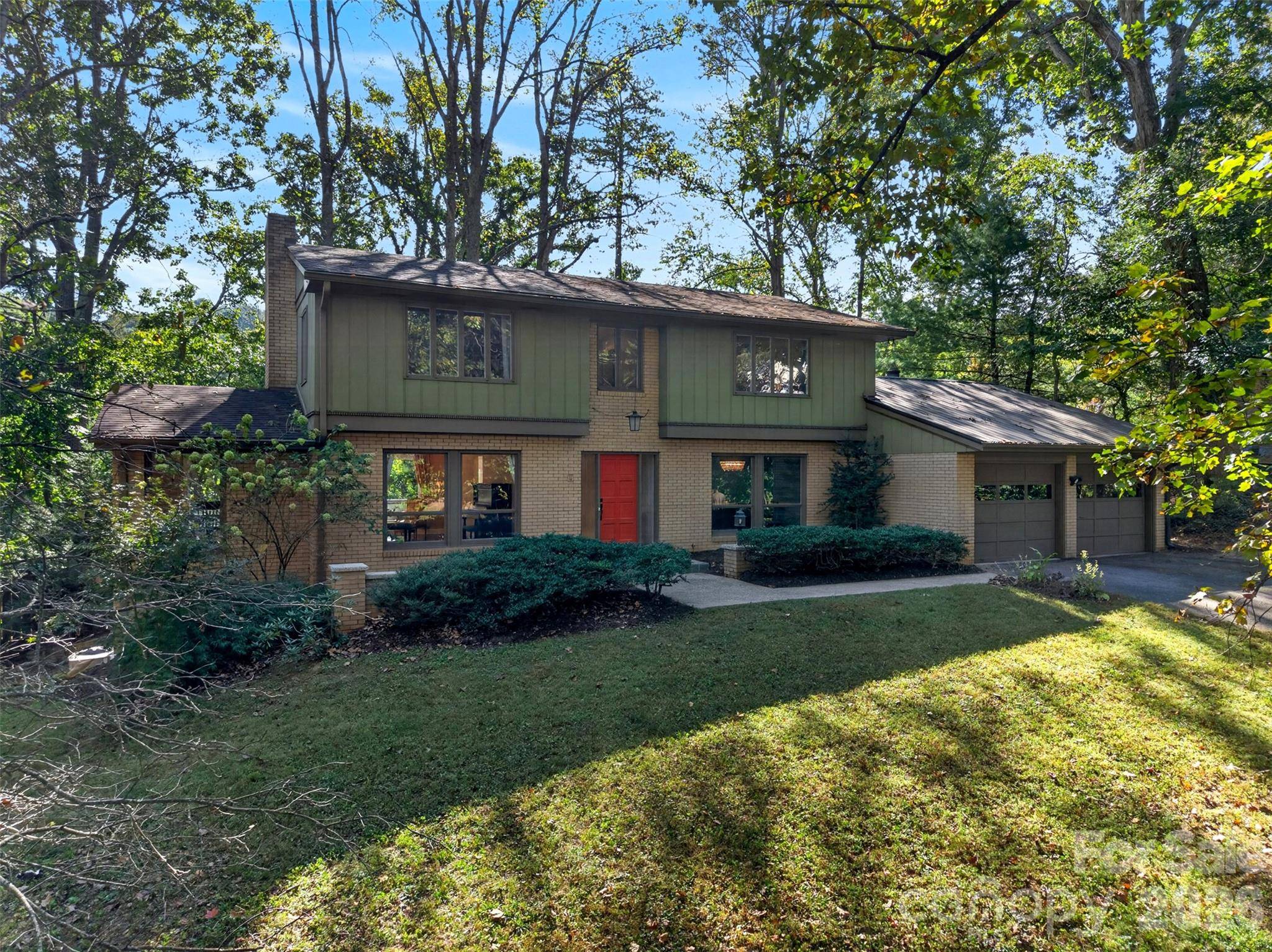 14 Willow RD, Asheville, NC 28804
