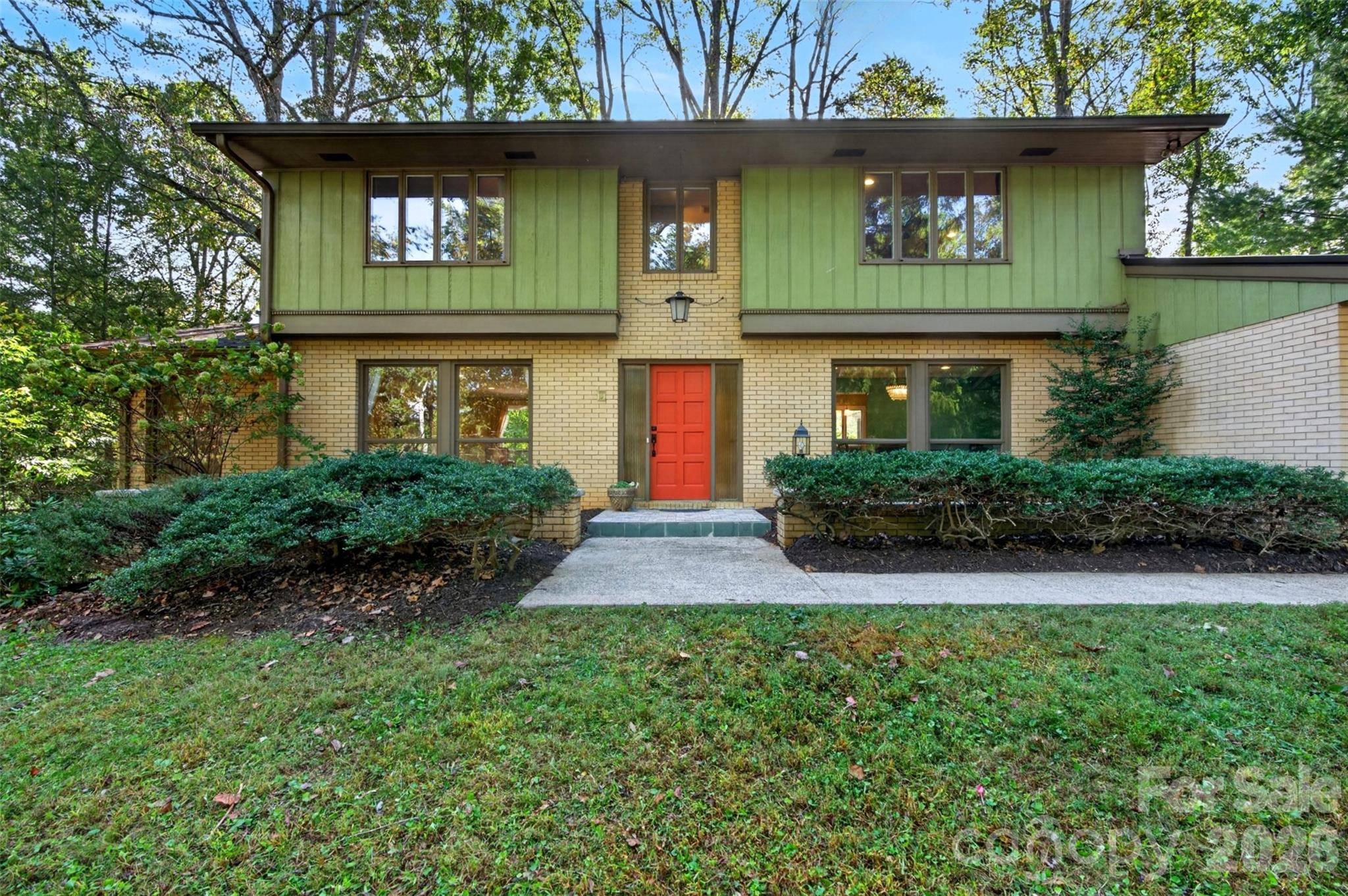14 Willow RD, Asheville, NC 28804