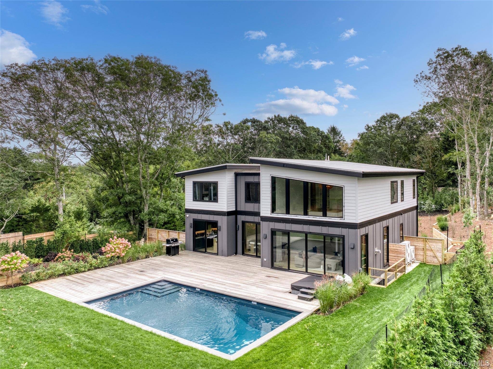 25 S Duncan DR, Montauk, NY 11954