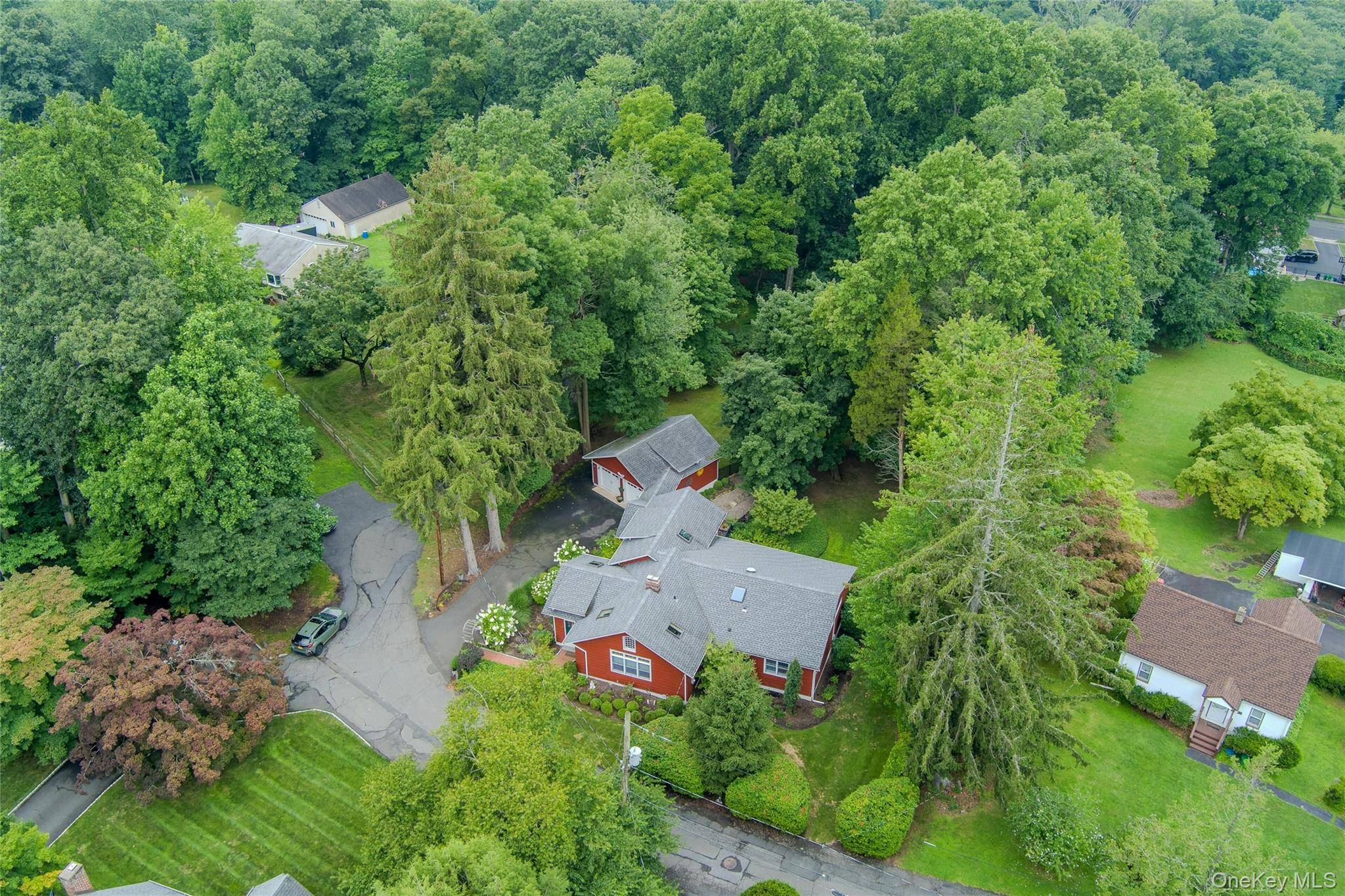 4 Carlann LN, Valley Cottage, NY 10989