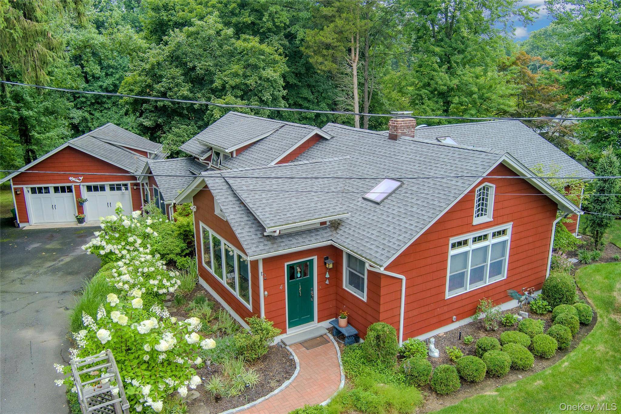 4 Carlann LN, Valley Cottage, NY 10989