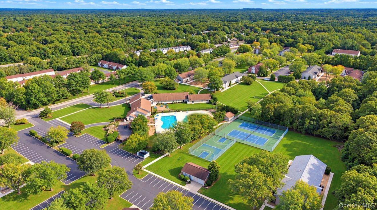 30 Pueblo CT #30, Coram, NY 11727