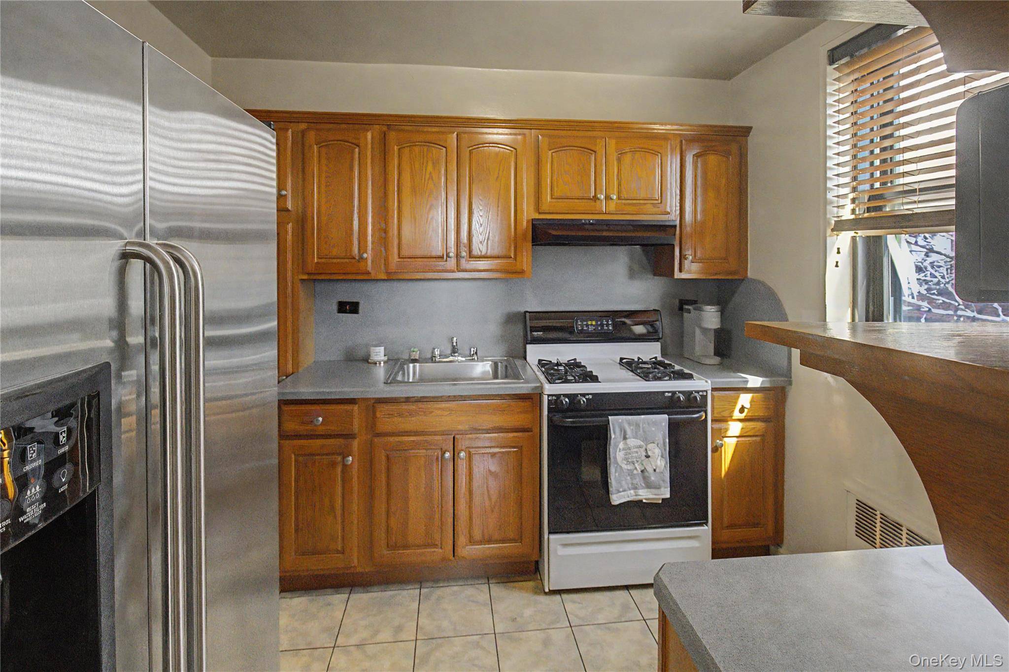 139-15 83rd Ave Ave #703, Briarwood, NY 11435