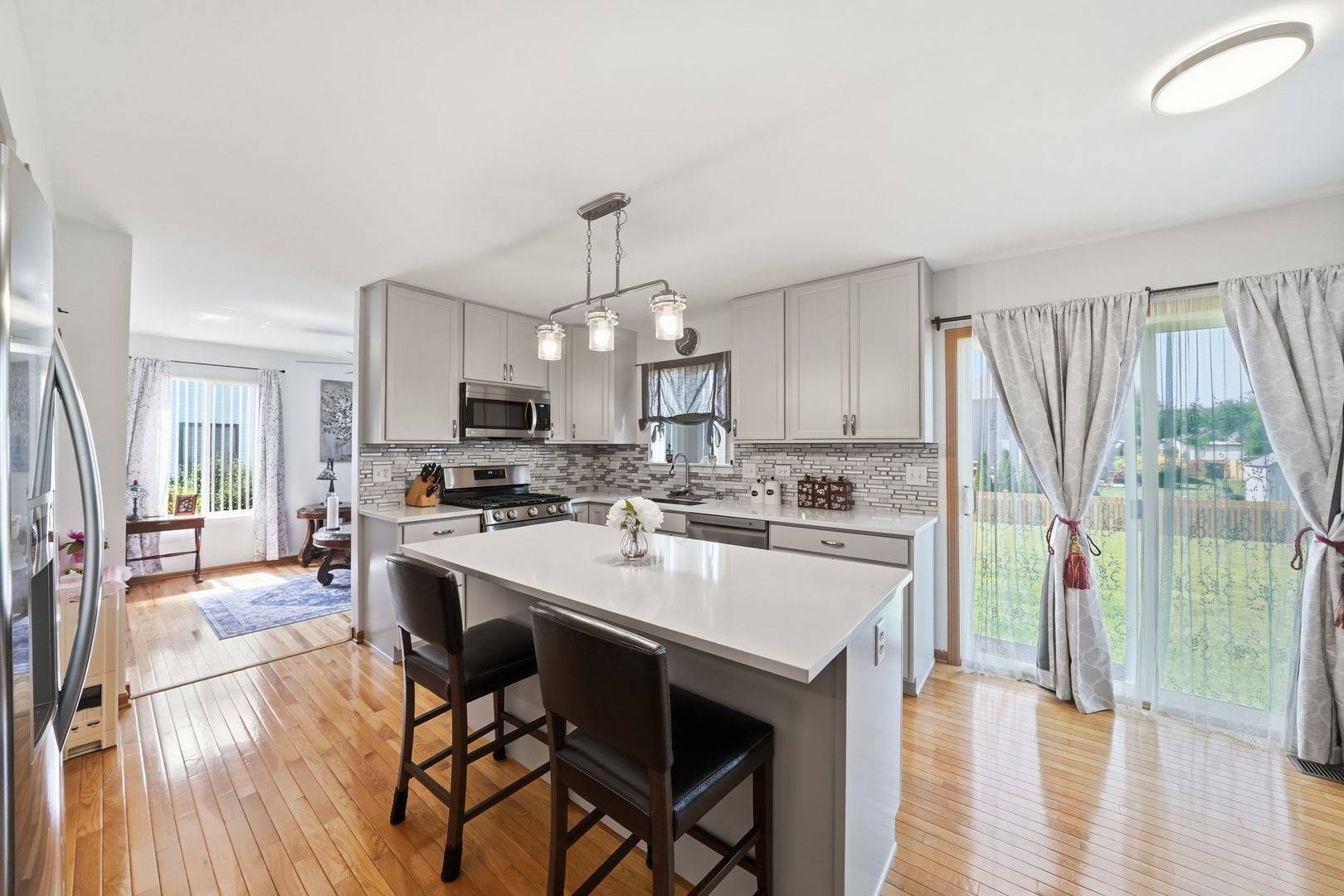 390 Deering LN, Bolingbrook, IL 60440