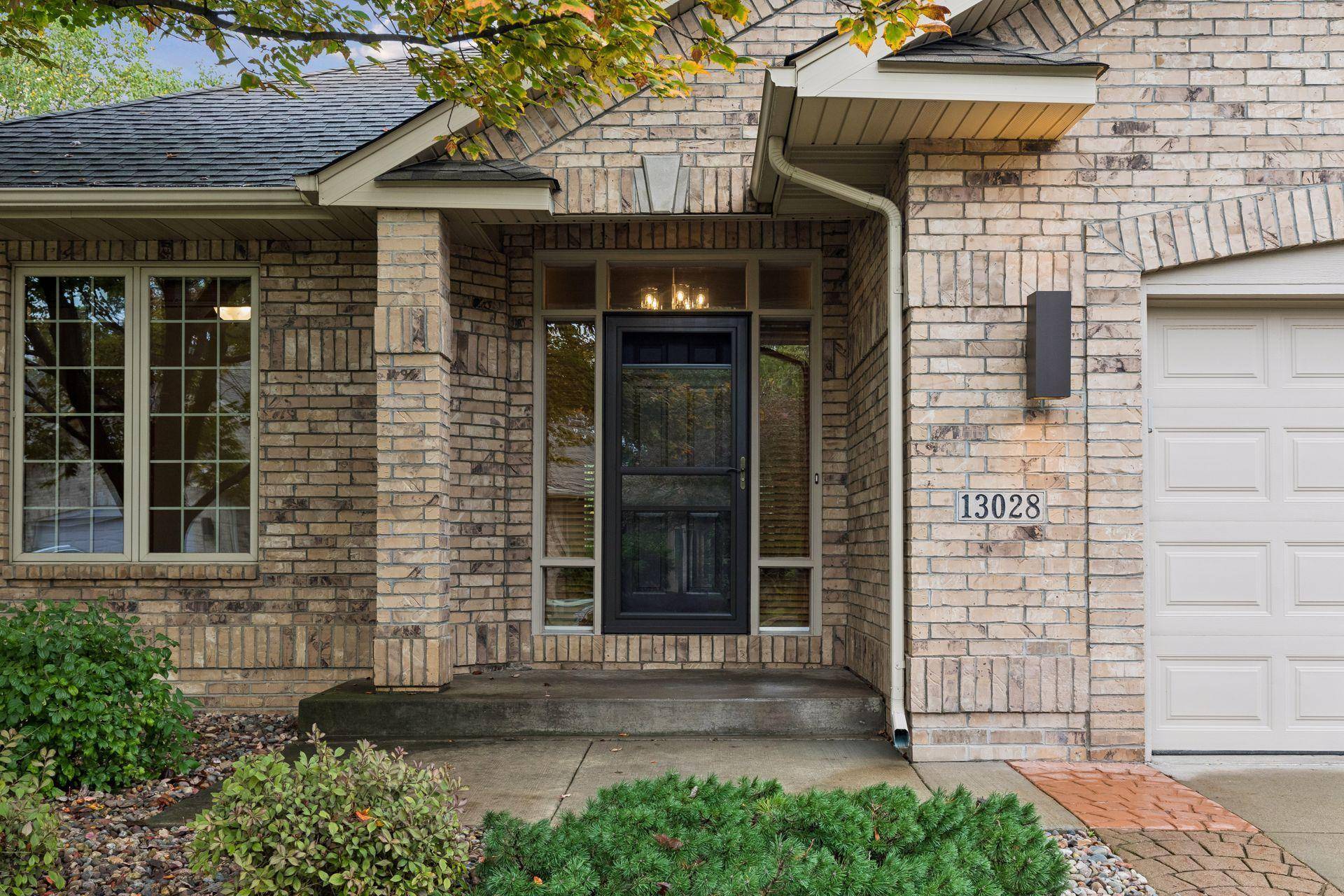 13028 Garvin Brook LN, Apple Valley, MN 55124