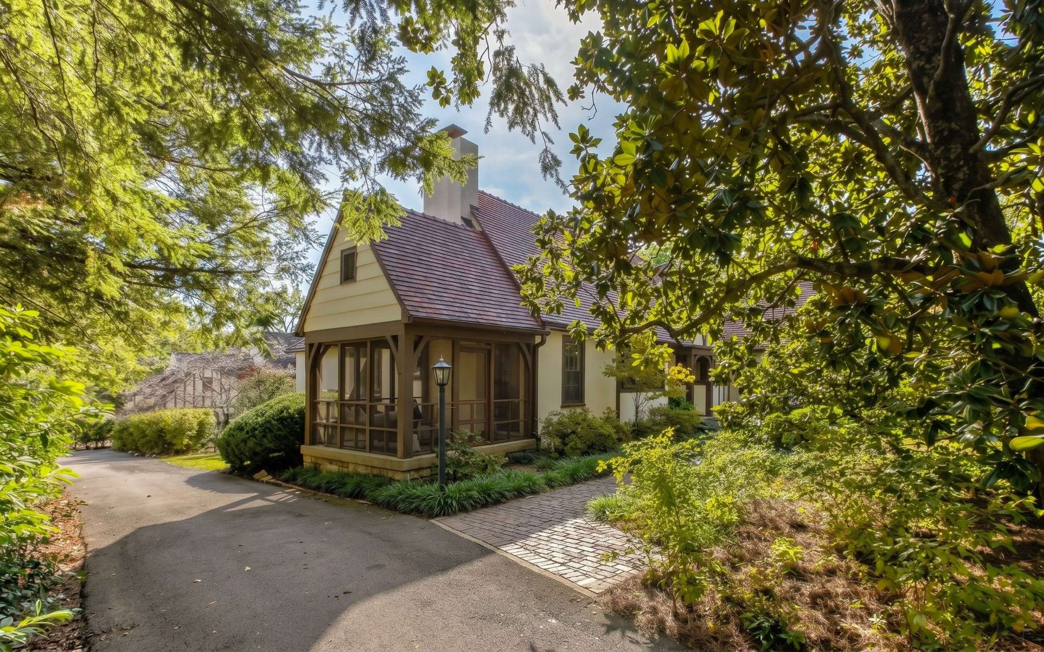 1201 Graybar Ln, Nashville, TN 37215