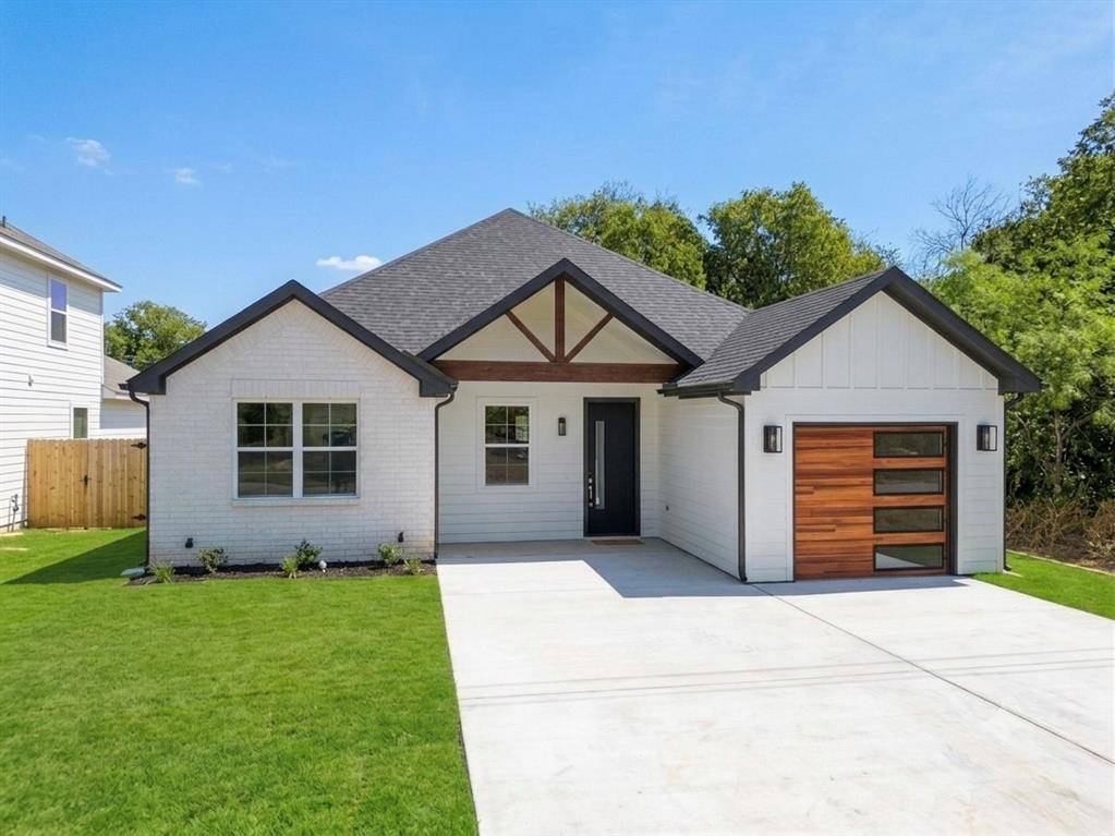 5555 Mercedes Circle, Granbury, TX 76048
