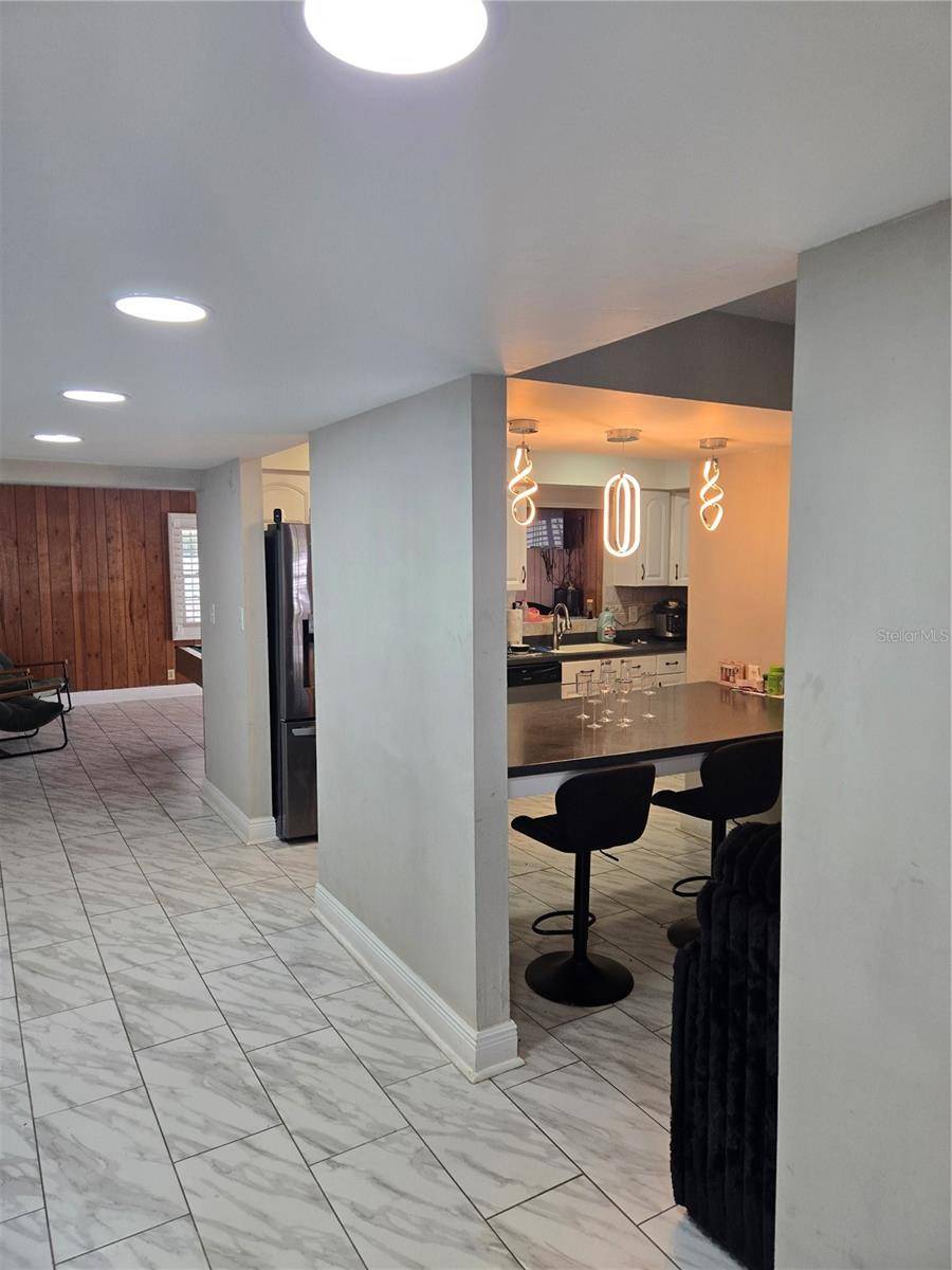 7710 W HANNA AVE, Tampa, FL 33615