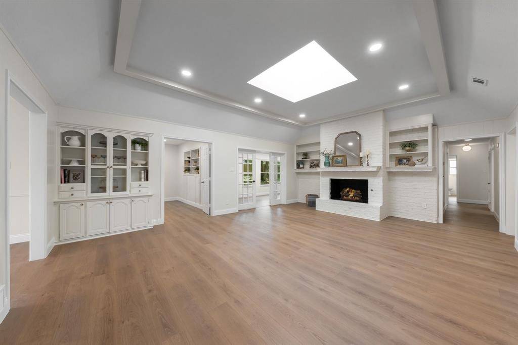 2844 Hurstview Drive, Hurst, TX 76054