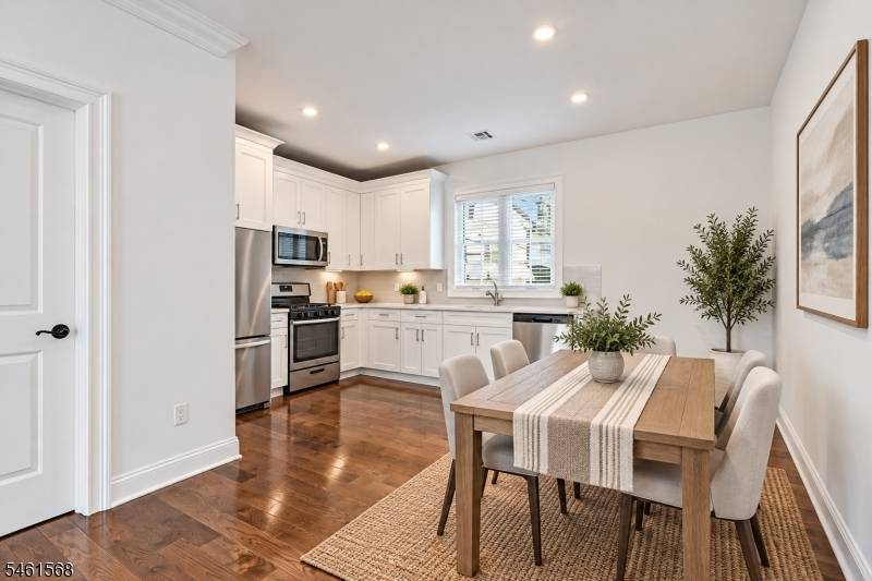 112 Cacciola Pl #A, Westfield Town, NJ 07090