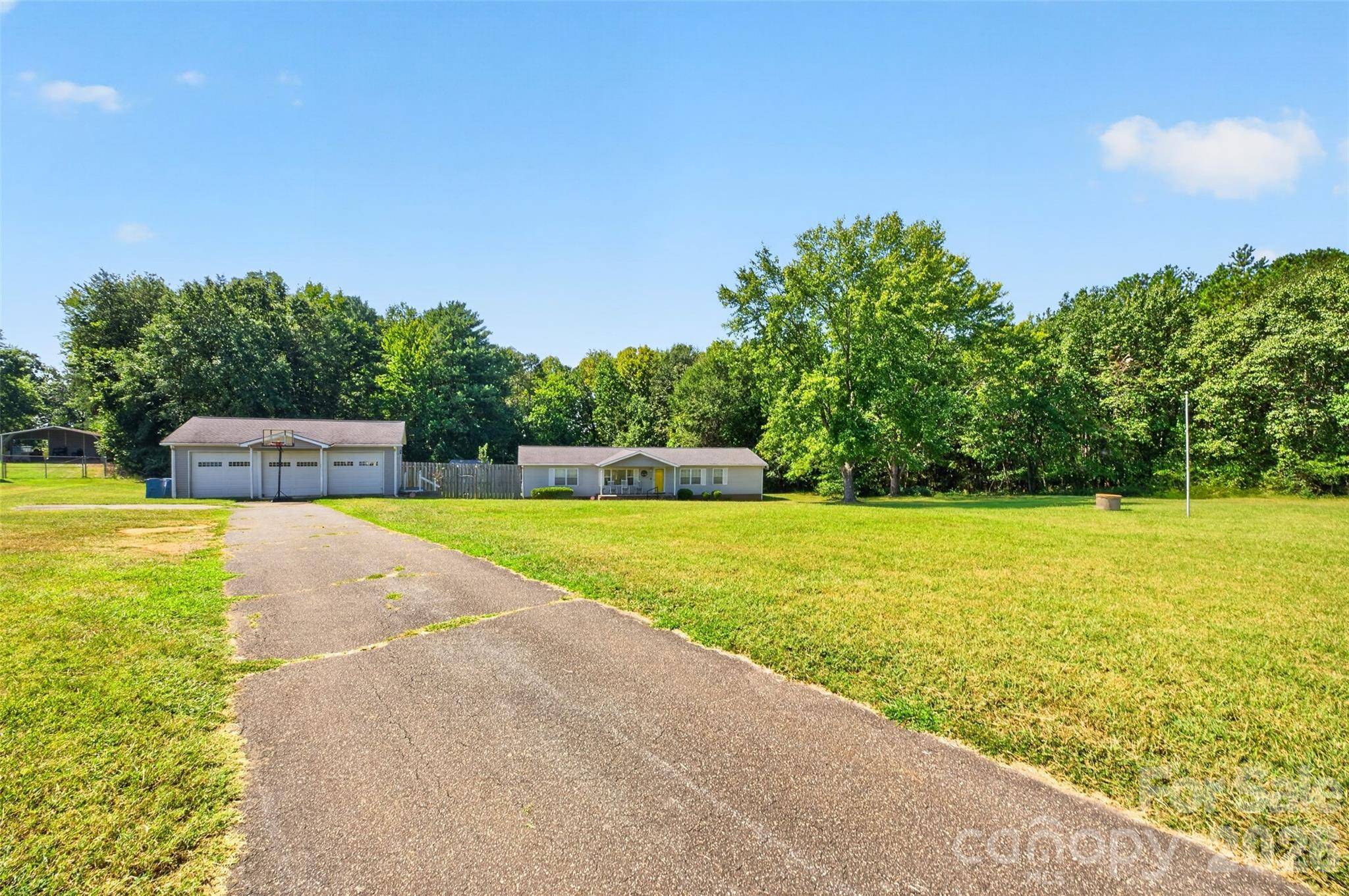 455 Hubbard RD, Hickory, NC 28601