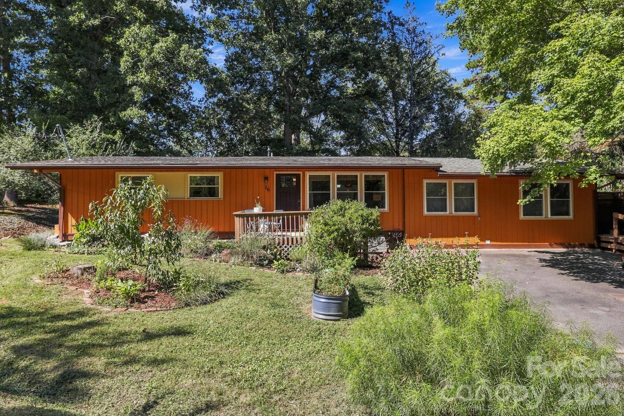 16 Melton DR, Asheville, NC 28805